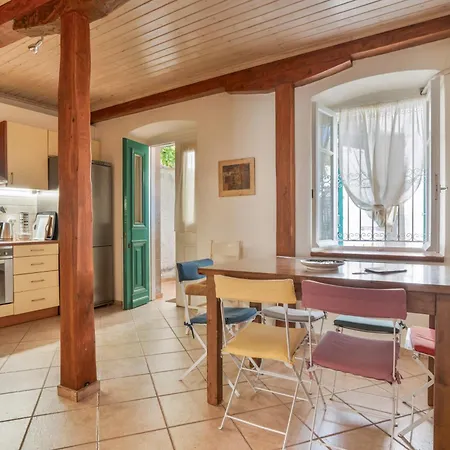 Sunny And Cozy House In Holiday home *